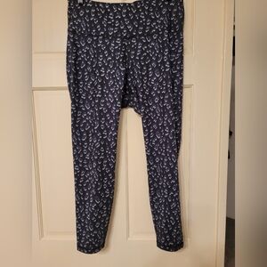 Old Navy Active Navy and White Leggings